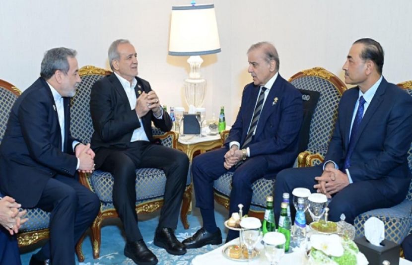 وزیراعظم شہباز شریف اور ایرانی صدر مسعود پزشکیان نے امت مسلمہ کے اتحاد پر زور دیا ہے