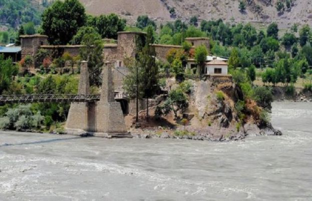 چترال ، گلگت بلتستان میں سیلاب سے تباہی، فوج نے زمینی رابطہ بحال کر دیا، راشن کی تقسیم بھی جاری