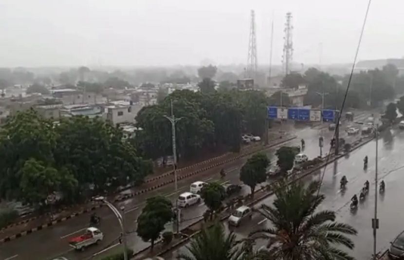 کراچی کے مختلف علاقوں میں بارش