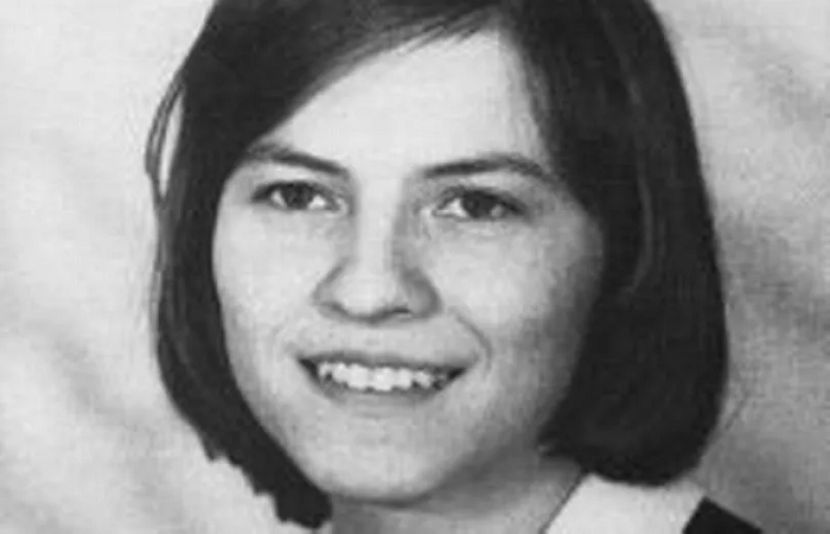 مکڑیاں کھانے والے لڑکی کا چہرہ کیسا ہو گیا؟