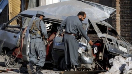 افغانستان: بم دھماکوں اور ٹریفک حادثے