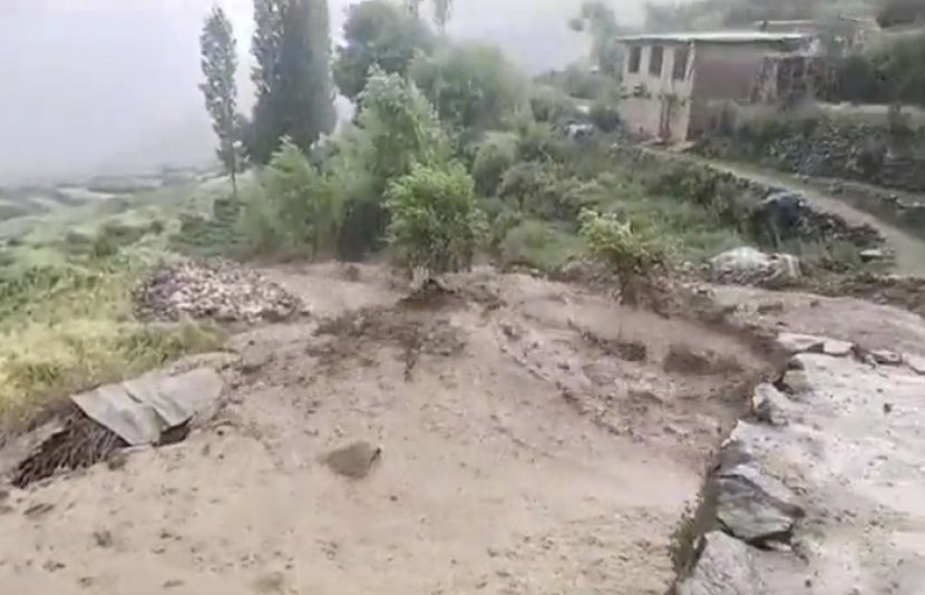 کھرمنگ میں سیلاب اور لینڈ سلائیڈنگ نے تباہی مچا دی