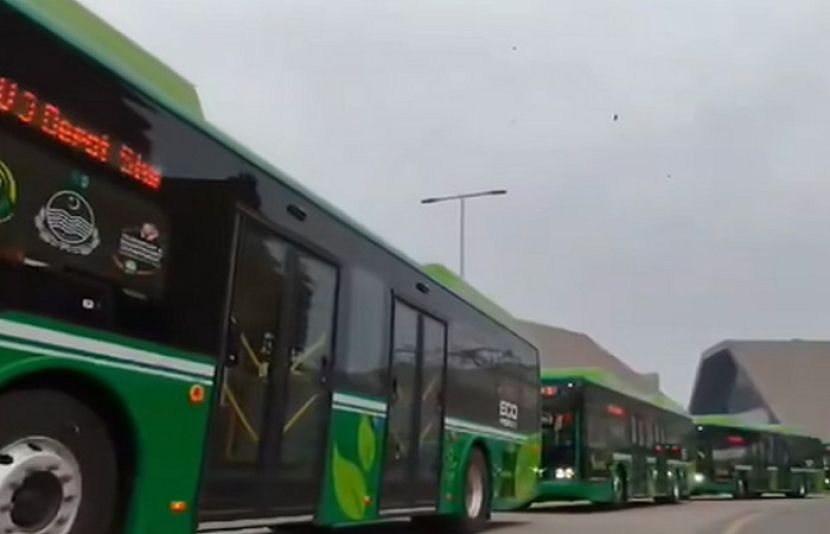 لاہور میں مزید الیکٹرک بسیں چلانے کے منصوبے کا افتتاح کل ہوگا