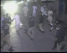 پشاور: دو خودکش حملہ آور ڈرامائی انداز میں گرفتار، خودکش جیکٹس برآمد