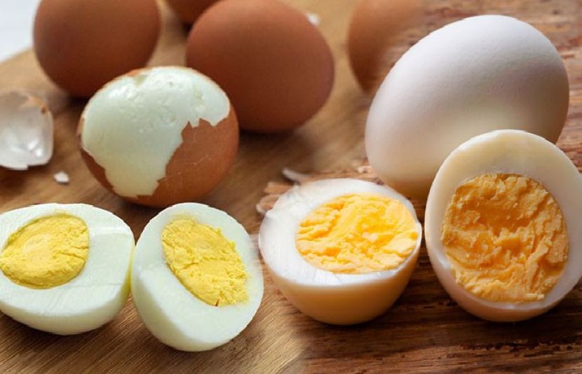 ابلے ہوئے انڈے کو برف میں ڈال دینے سے اسے چھیلنا زیادہ آسان ہو جاتا ہے