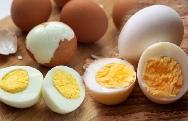 ابلے ہوئے انڈے کو برف میں ڈال دینے سے اسے چھیلنا زیادہ آسان ہو جاتا ہے