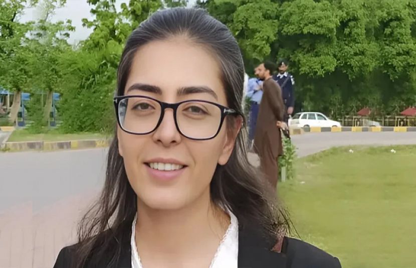 ایمان مزاری کی نا قابل ضمانت وارنٹ گرفتاری جاری