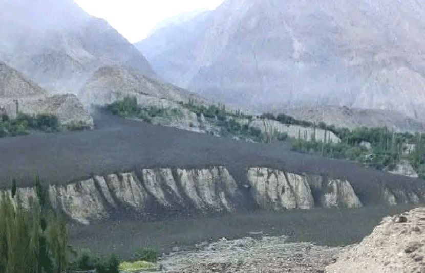 سیلاب کے باعث دریائے غذر اس وقت رک گیا،نشیبی علاقوں کو خالی کروا لیا گیا۔