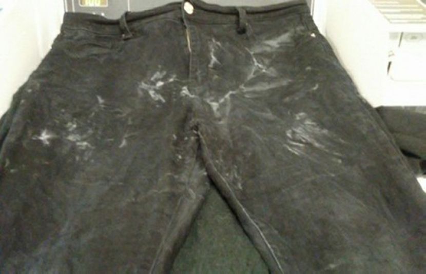 کالے کپڑوں پرسفید دھبوں کو کیسے ختم کریں؟