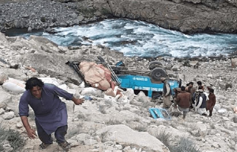 گلگت بلتستان کے ضلع غذر میں گاڑی حادثہ کا شکار ہوئی اور گہری کھائی میں جاگری