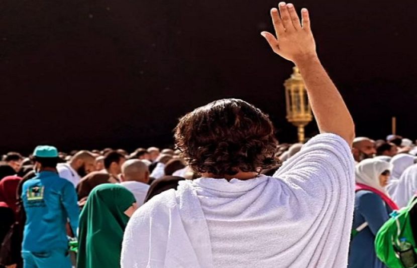 پاکستان کے نامور ہدایت کار پرمیش اڈیوال نے اسلام قبول کرکے عمرے کی سعادت حاصل کرلی۔