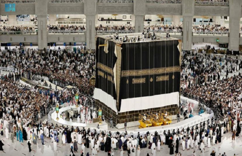 نئے اسلامی سال کے آغا ز پر خانہ کعبہ کا غلاف تبدیل کردیا گیا