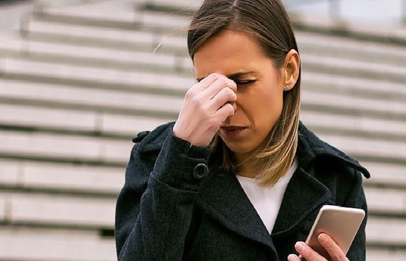 اسمارٹ فون آنے کے بعد لوگوں نے اپنے ذہن کو استعمال کرنا بہت کم کر دیا ہے پہلے جو بات ذہن میں رہا کرتی تھی اب وہ موبائل فون میں ہوتی ہے