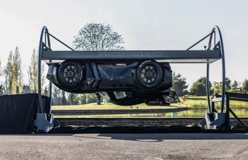 دنیا کی پہلی الٹا چلنے والی کار