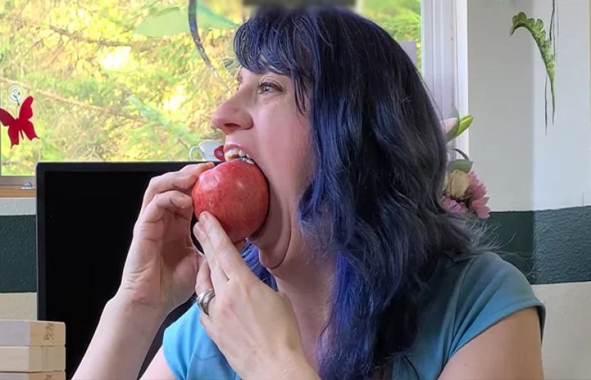 امریکی خاتون میری پرل زیلمر رابنسن نے دنیا کا سب سے بڑا مُنہ کھولنے کا عالمی ریکارڈ اپنے نام کرلیا۔