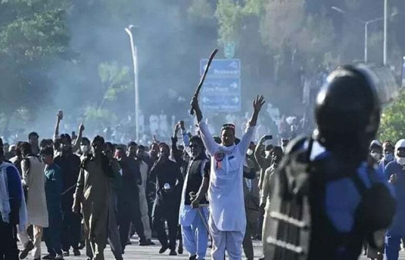 عدالت نے ڈی چوک احتجاج سے گرفتار 32 ملزمان کو کیسز سے ڈسچارج کردیا