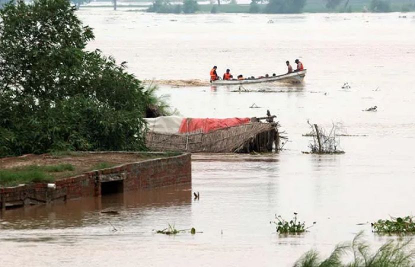 نوشہرو فیروز اور گھوٹکی میں اونچے درجے کے سیلاب سے کچے کے دیہات زیر آب آگئے