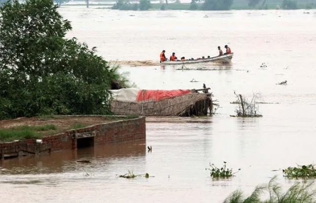 نوشہرو فیروز اور گھوٹکی میں اونچے درجے کے سیلاب سے کچے کے دیہات زیر آب آگئے
