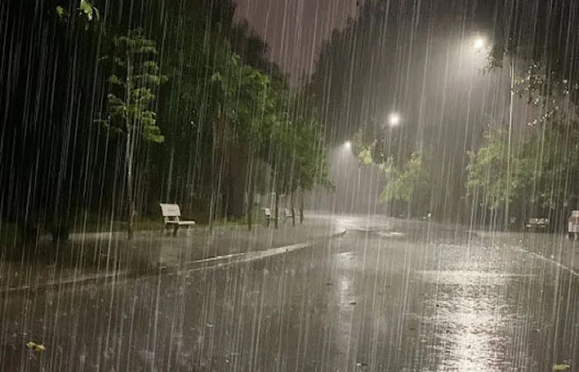 مون سون بادلوں نے رنگ جما دیا، پنجاب اورخیبرپختونخوا کے مختلف شہروں میں بارش سے موسم خوشگوار ہو گیا