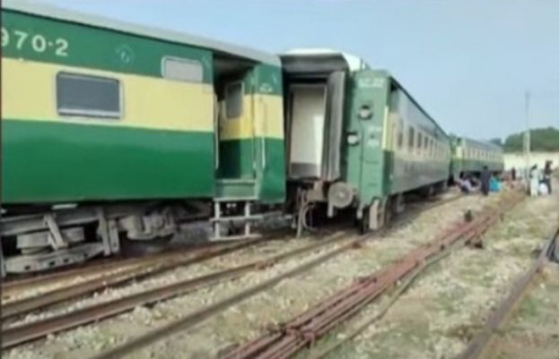 ٹرین حادثے سے مسافروں کو مشکلات کا سامنا