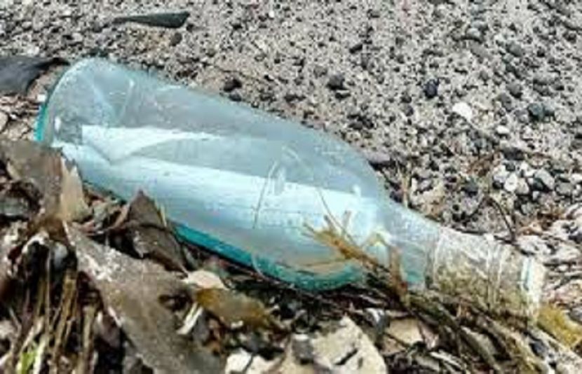 آئرلینڈ کے ساحل سے ملنے والی بوتل