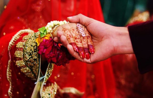 زندگی میں شادی شدہ افراد زیادہ خوش ہیں یا کنوارے؟ تحقیق میں بتا دیا