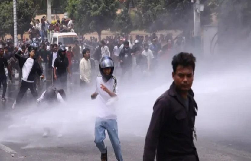 نیپال میں پُرتشدد احتجاج کے دوران سابق وزیراعظم کے گھر کو آگ لگا دی گئی