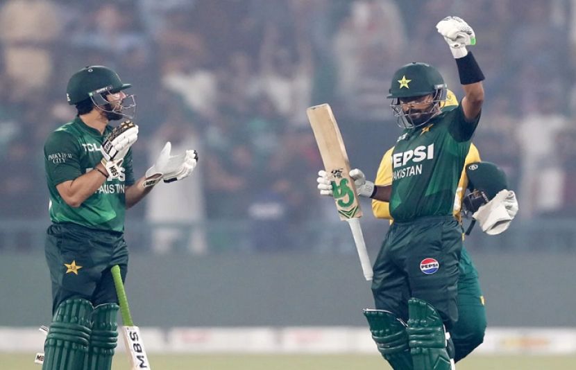 تیسرے اور فیصلہ کن ٹی 20 انٹرنیشنل میچ میں پاکستان کے باؤلرز کے بعد بیٹسمینوں نے بھی شاندار کارکردگی دکھائی