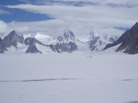 اسکردو: پہاڑی تودہ گرنے سے دریائے شگر کا پانی رک گیا