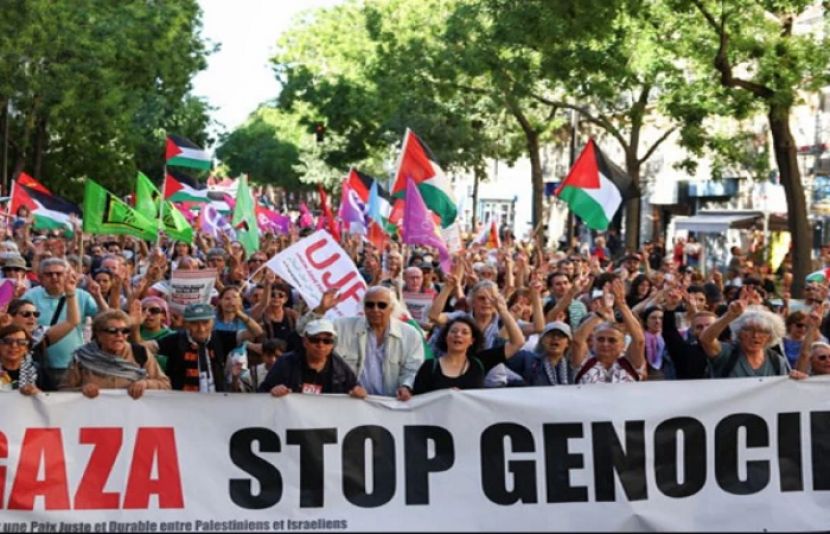 برطانوی پولیس نے تصدیق کی ہے کہ گزشتہ روز فلسطین کے حق میں ہونے والے ایک بڑے احتجاجی مظاہرے کے دوران 900 افراد کو گرفتار کیا گیا